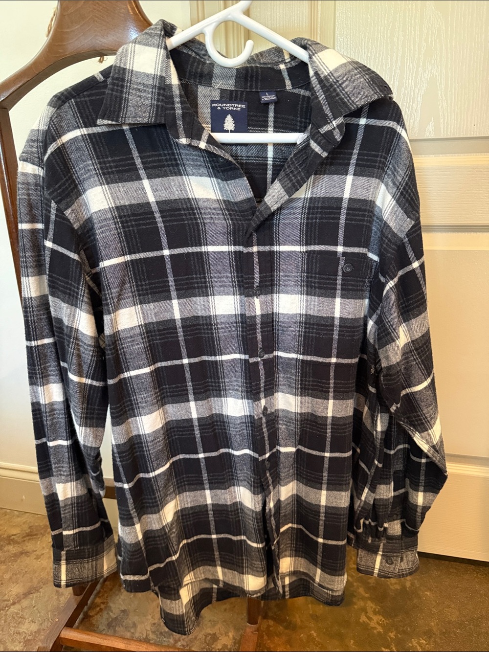 Roundtree & Yorke Black and White Plaid Button-Up Shirt